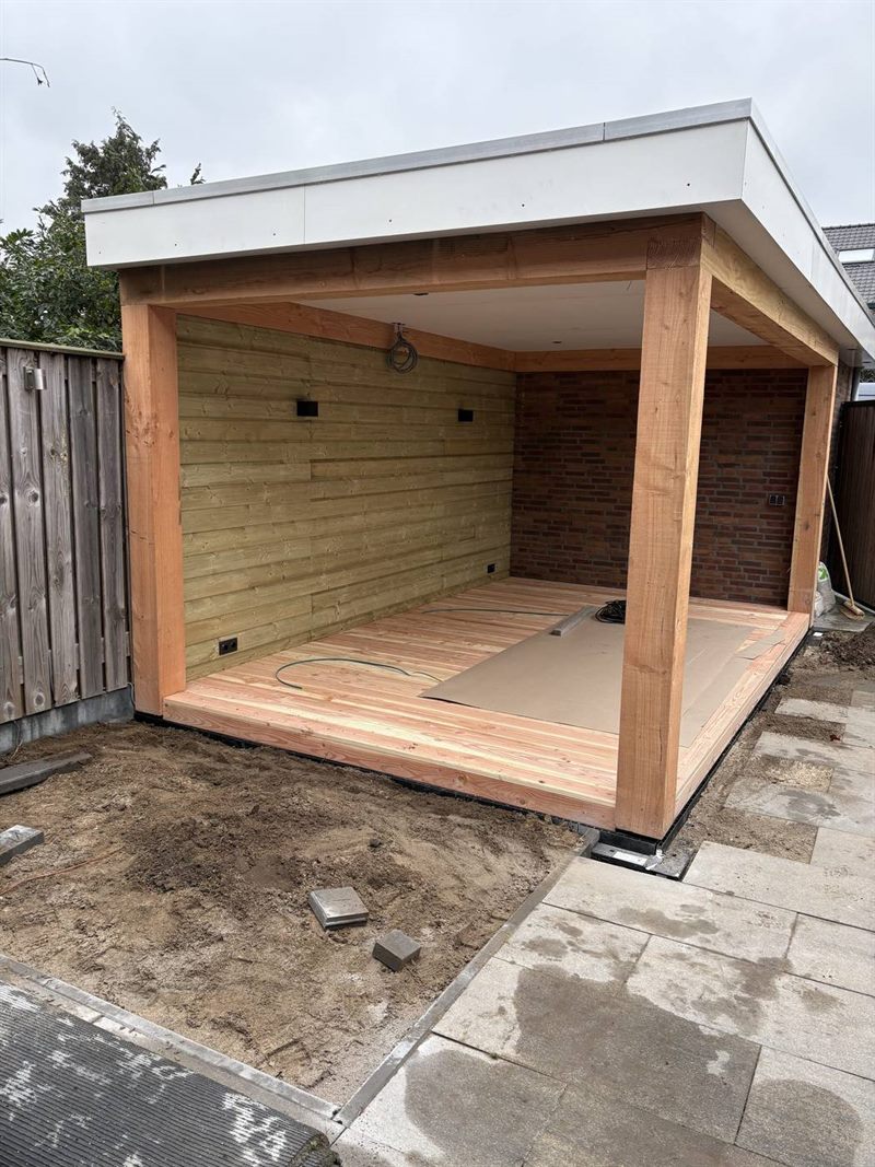 Buitenkamer met garage ge&iuml;ntegreerd in Eindhoven