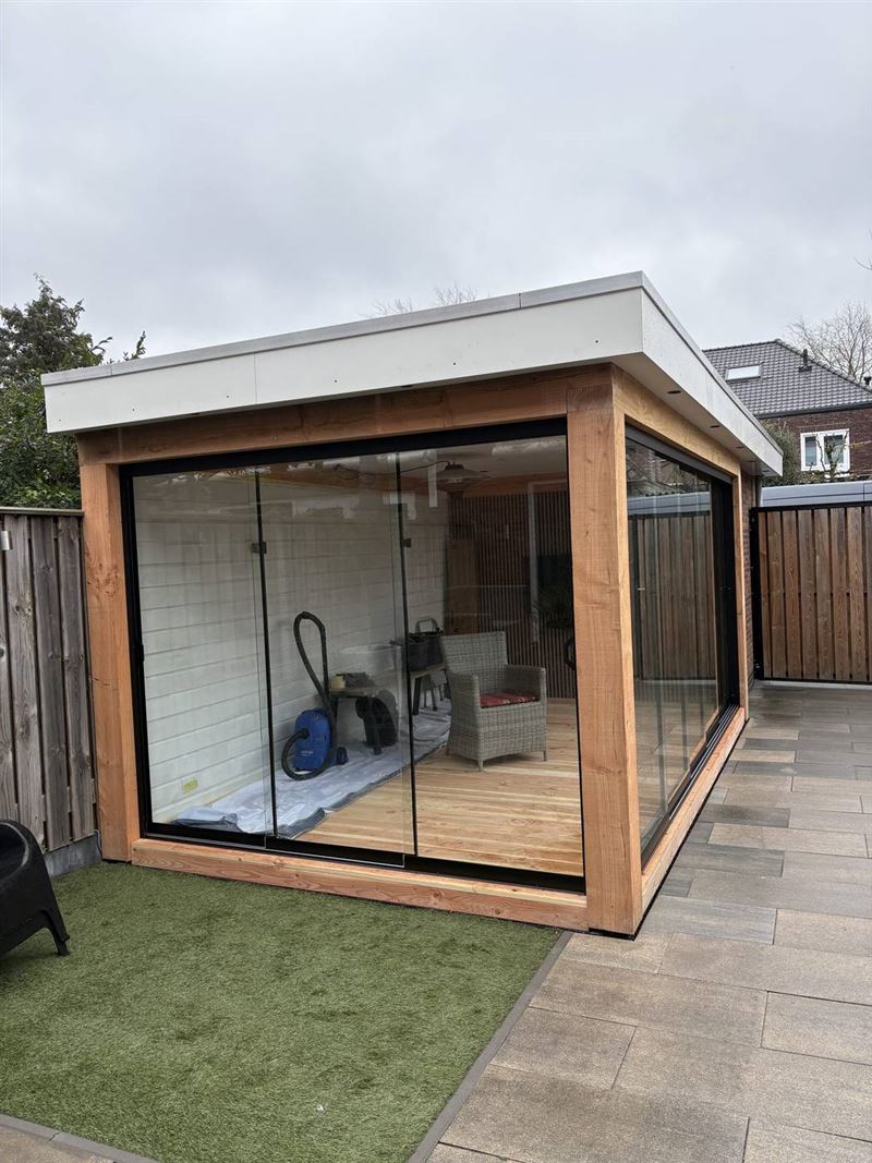 Buitenkamer met garage geïntegreerd in Eindhoven