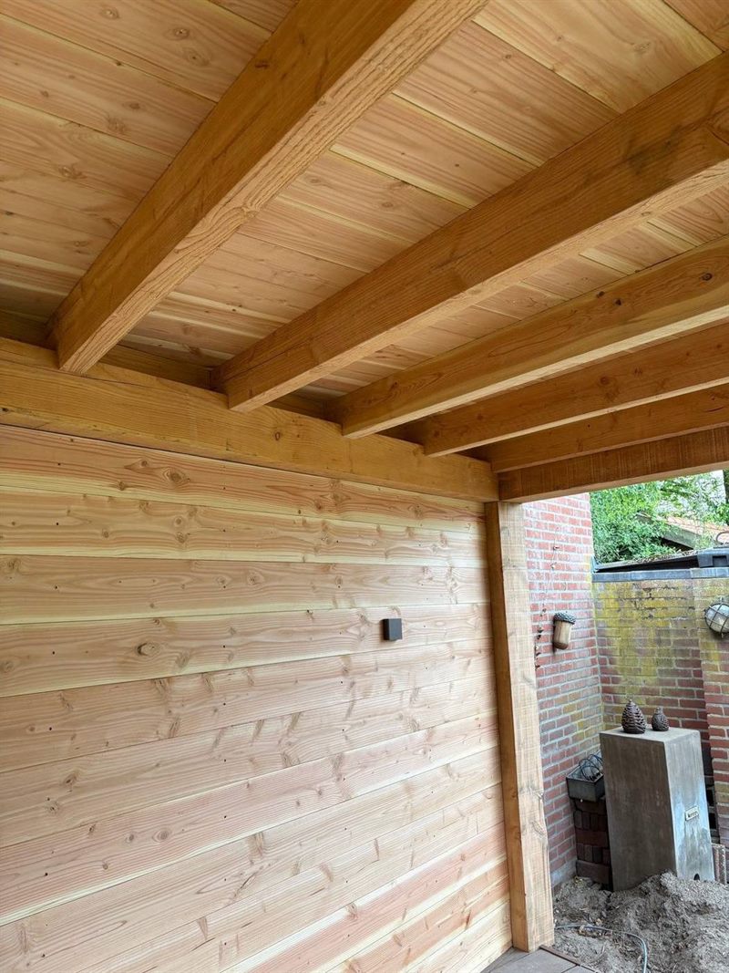 Strakke overkapping met blinde wand in Regio Eindhoven