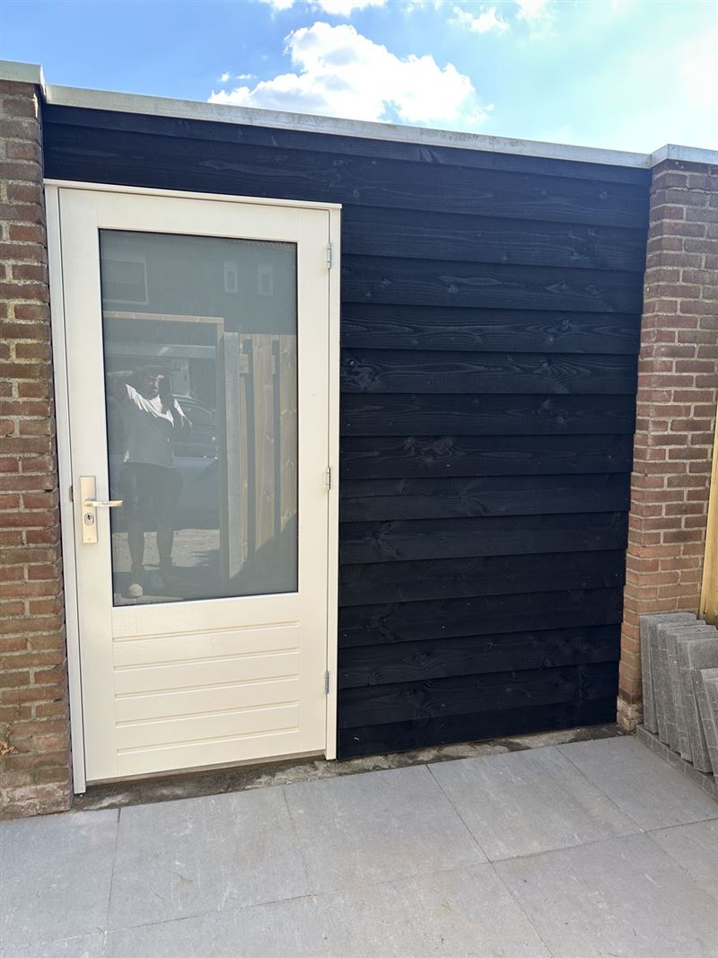 Garagedeur vervangen en betimmerd