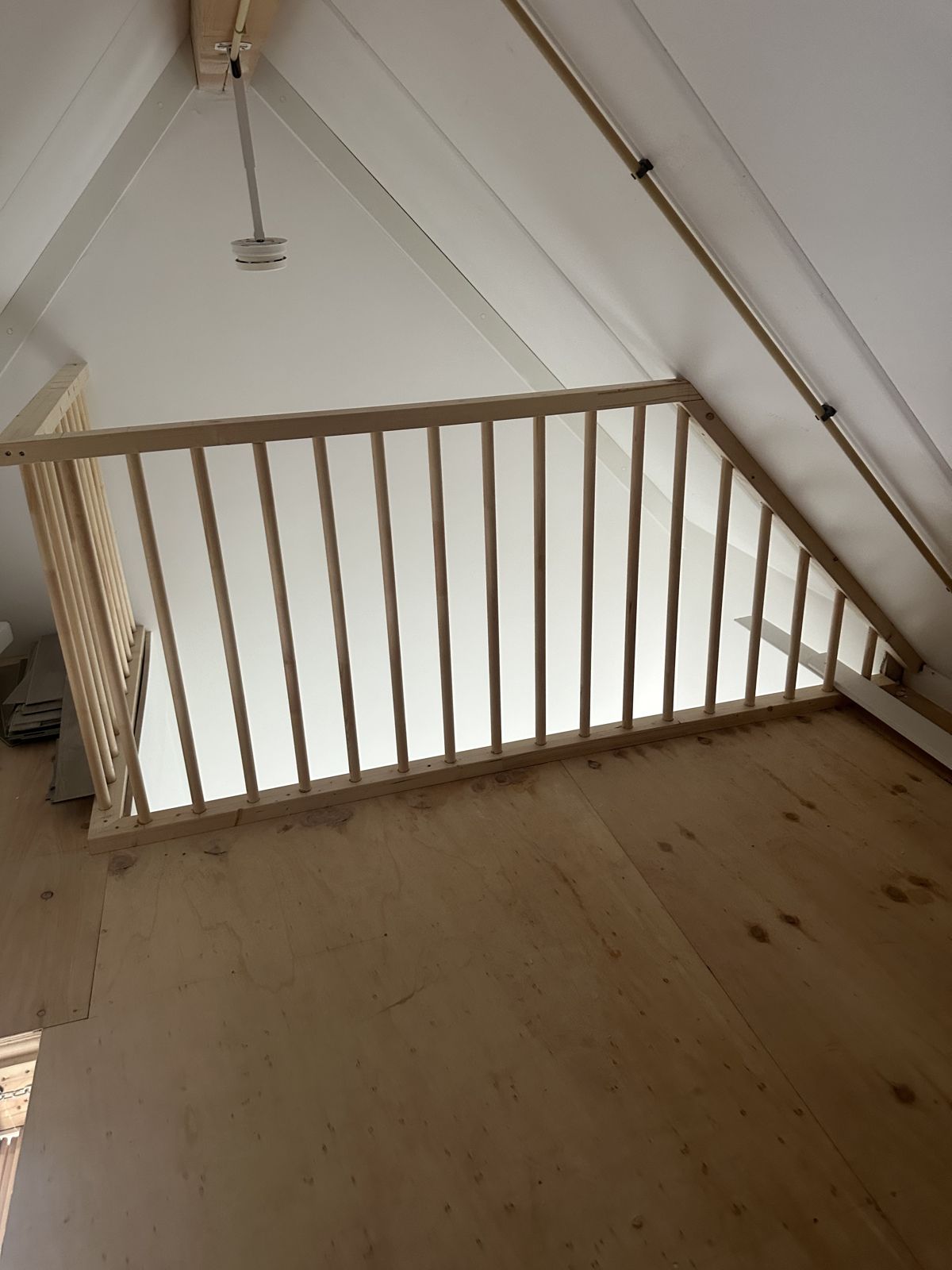 Zolder ingericht met slaapkamer, kantoor en vliering in Best