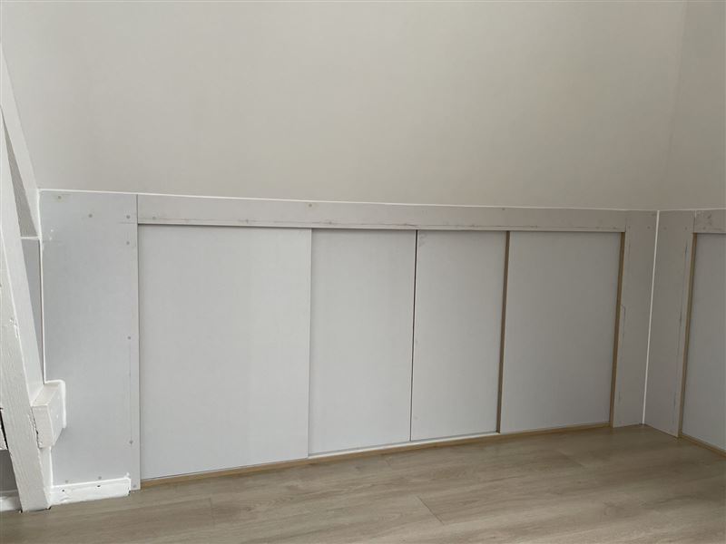 Knieschotten met schuifdeuren, Eindhoven